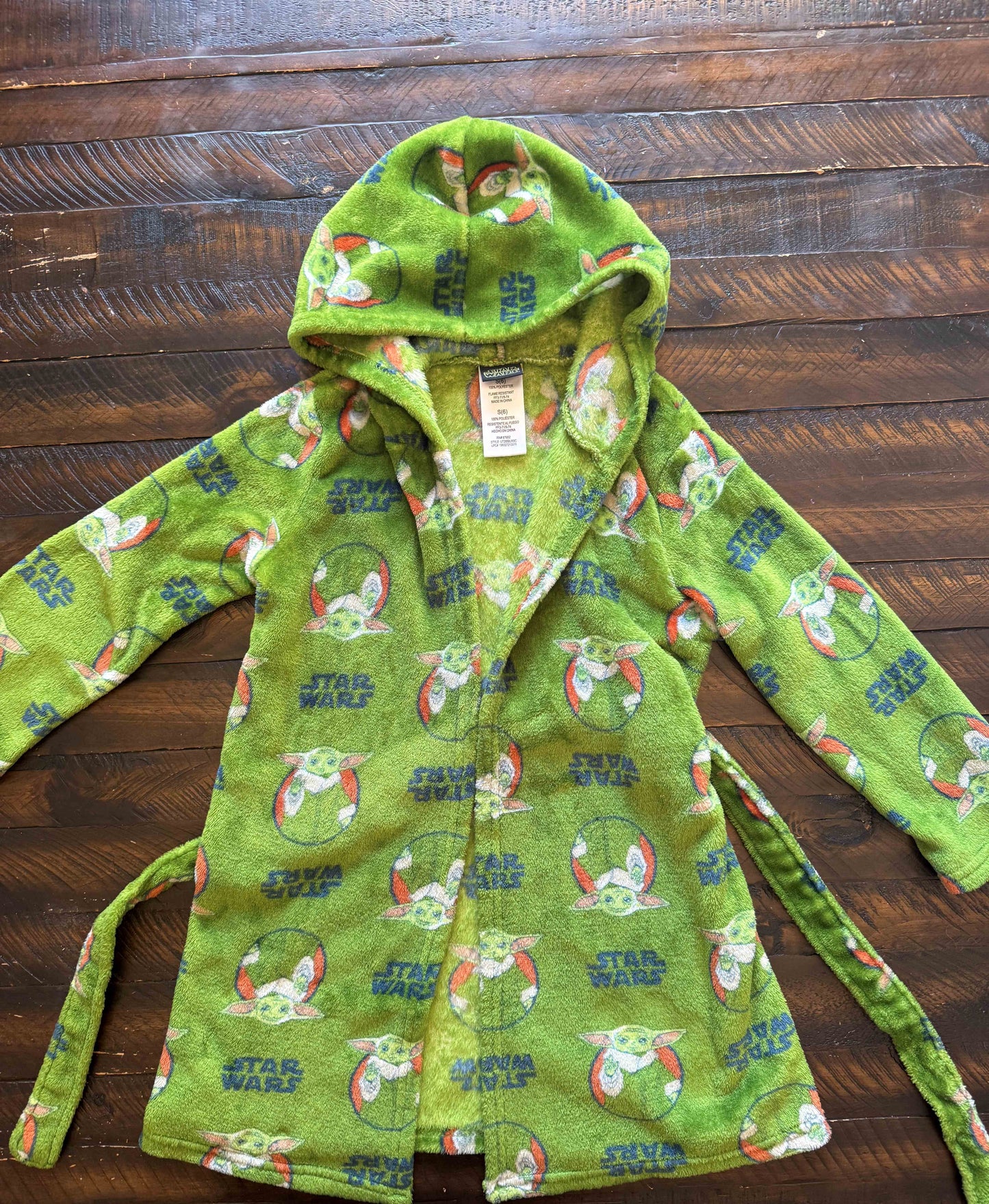 134 Baby Yoda robe Boys Sm (fits like a 5/6)
