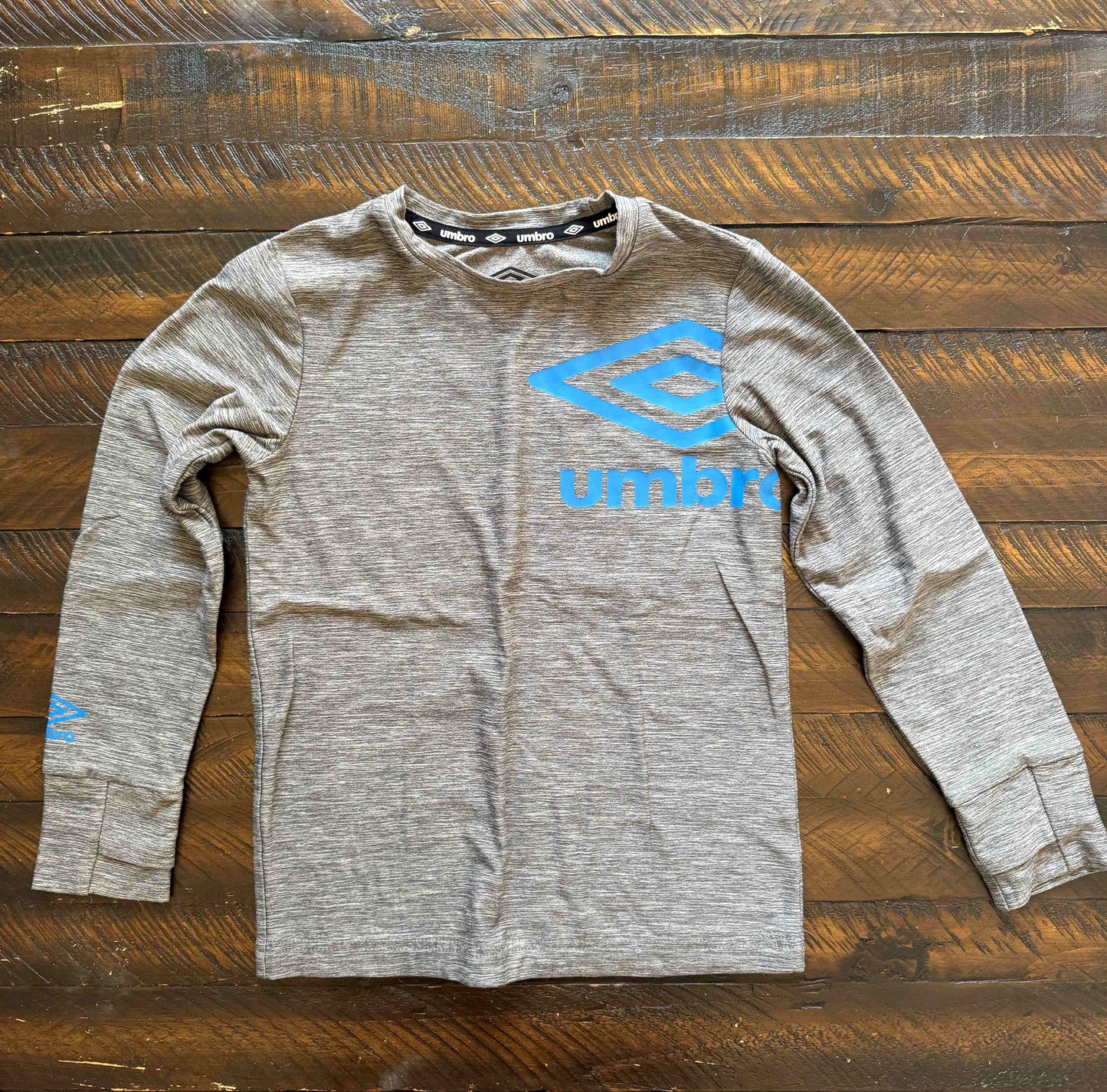 134 Boys Umbro long sleeve 6/7