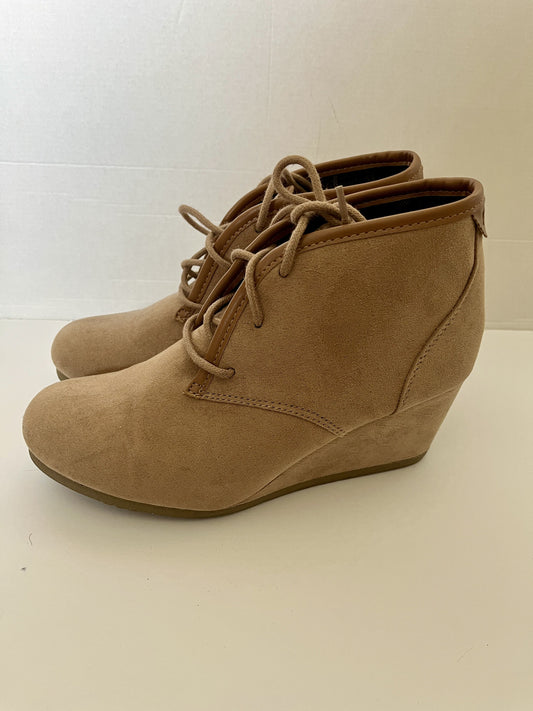 #124 Mad Love Tan Suede Women's Booties Size 8