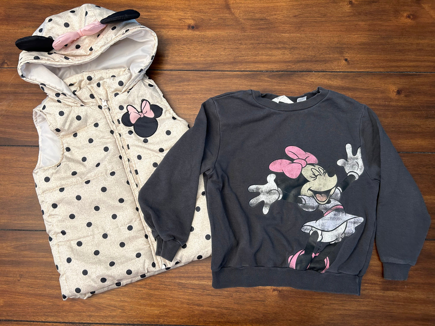 #201 Mixed Brands Girls Size 5 Minnie Mouse Black Polka Dot Disney Black Polka Dotted Hooded Puffer Vest & H&M Dark Gray Graphic Sweatshirt