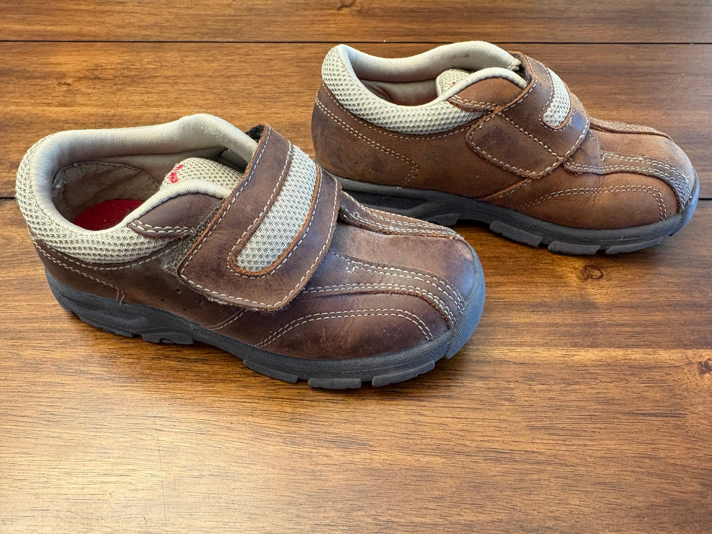 #201 Munchkin Boys Size 10 W Brown Velcro Dress Shoes