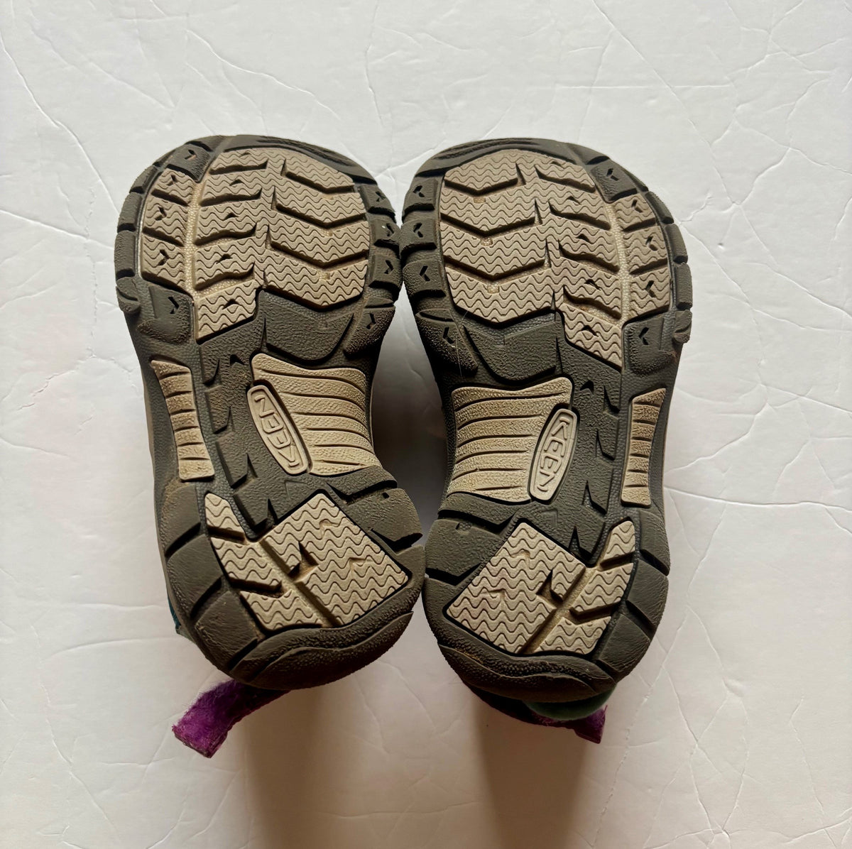 #154 Keen Hiking Sandals Girls 10 EUC