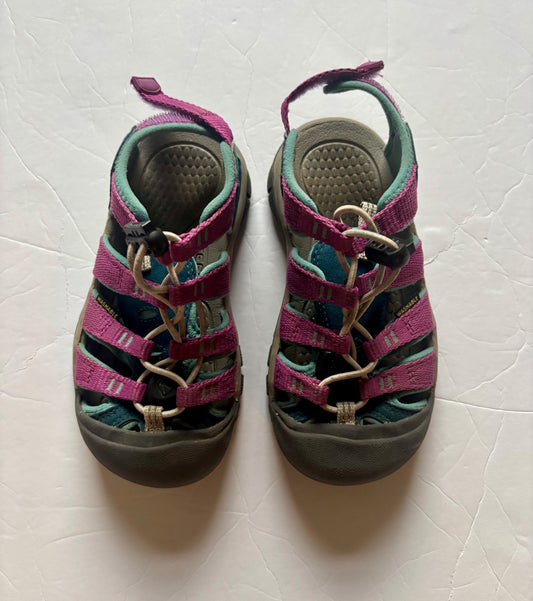 #154 Keen Hiking Sandals Girls 10 EUC