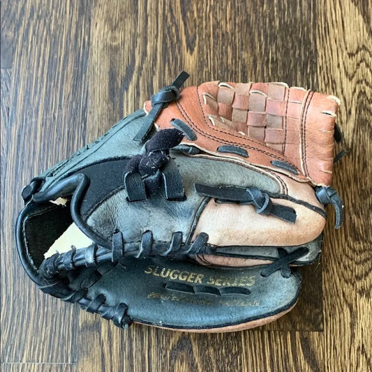 #151 - Louisville Slugger Kids Small Baseball Glove - 9.5 inches