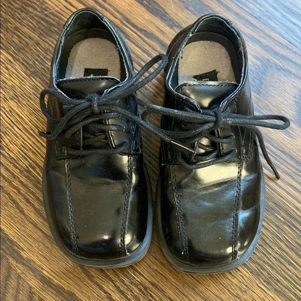 #48 - Black Leather Lace-Up Shoes - Toddler 9M