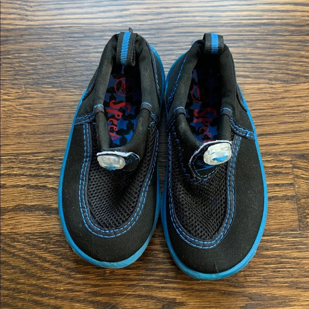 #48 - Speedo Black and Blue Water Shoes - Toddler Medium (7/8)