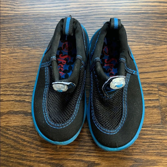 #48 - Speedo Black and Blue Water Shoes - Toddler Medium (7/8)