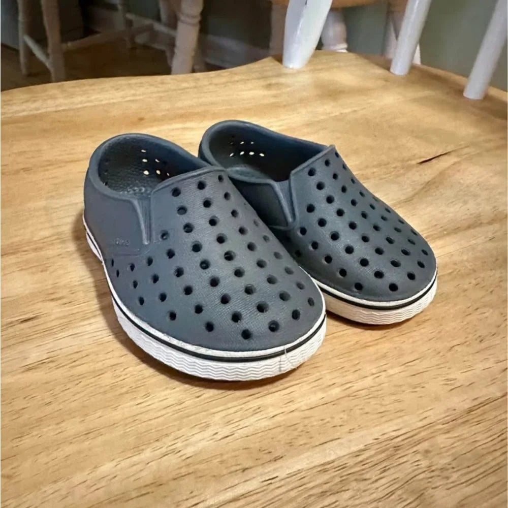 Boy's Native Jefferson Kids Slip-On Shoes Gray C4 – Lightweight Waterproof Sneakers
