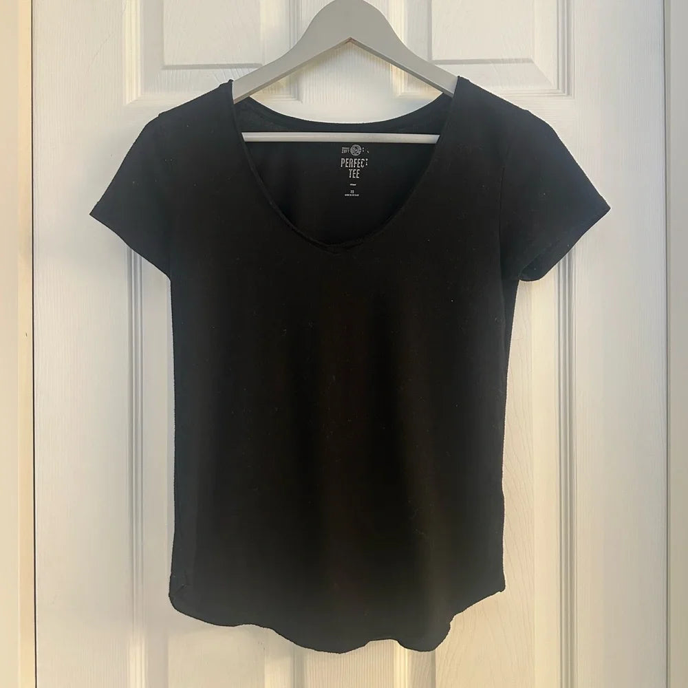 Women’s Short Sleeve Soft Basic Tee Black V-Neck T-Shirt – XS