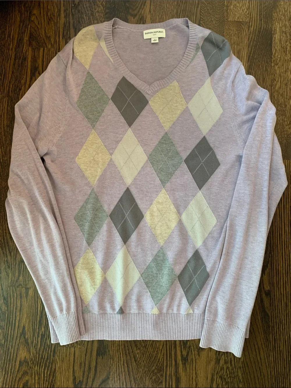 #151 - Banana Republic Lavender Argyle V-Neck Sweater - Men's Medium