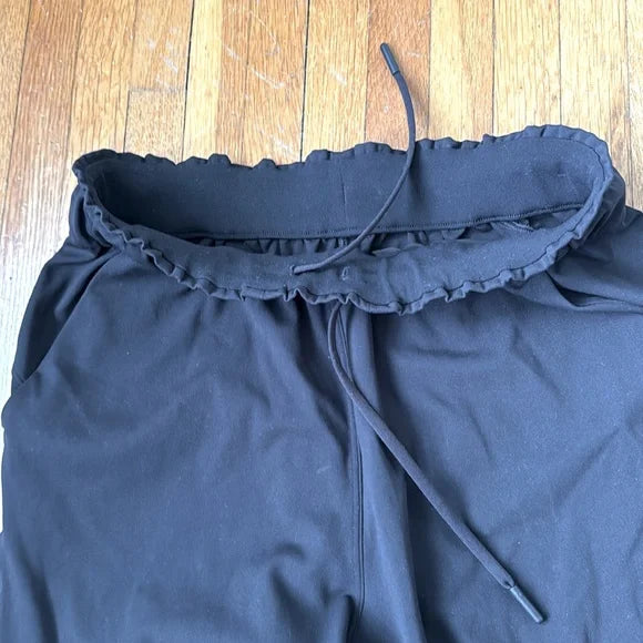 Seller #127 Lululemon high rise pant Women's Size 4