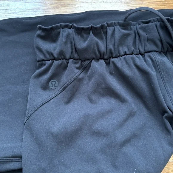 Seller #127 Lululemon high rise pant Women's Size 4