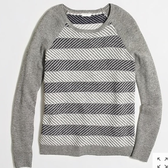 19 - J. Crew Factory Intarsia Zigzag Sweater (Size Small)