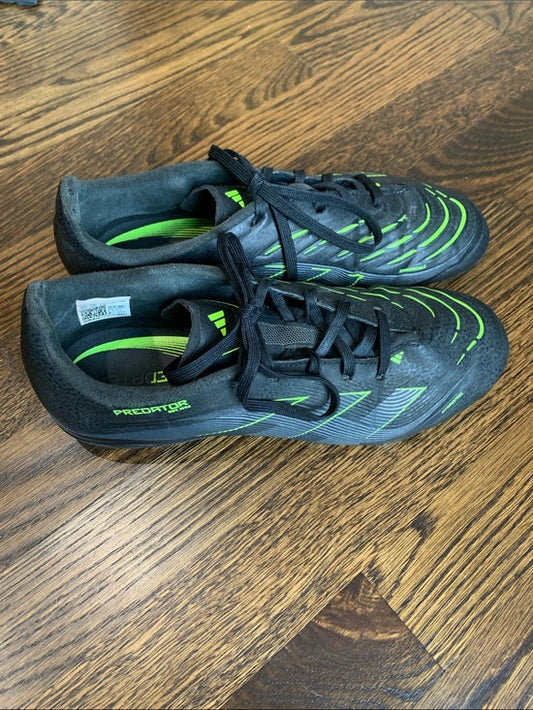 #151 - adidas Kids Predator Soccer Shoes - Big Kids, Boys Size 5.5