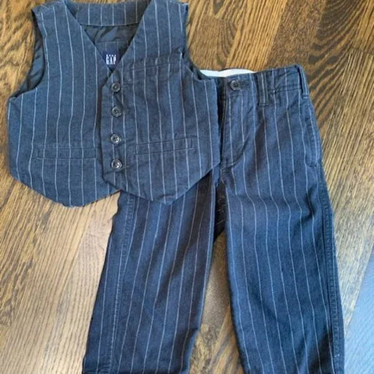 #181 - Baby Gap Toddler Holiday Vest/Pants Set (18-24mo)