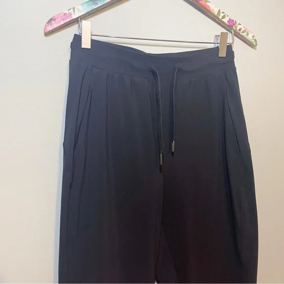 #118 | Size 4 | Women's Sweaty Betty Explorer Tapered Athletic Pants Black