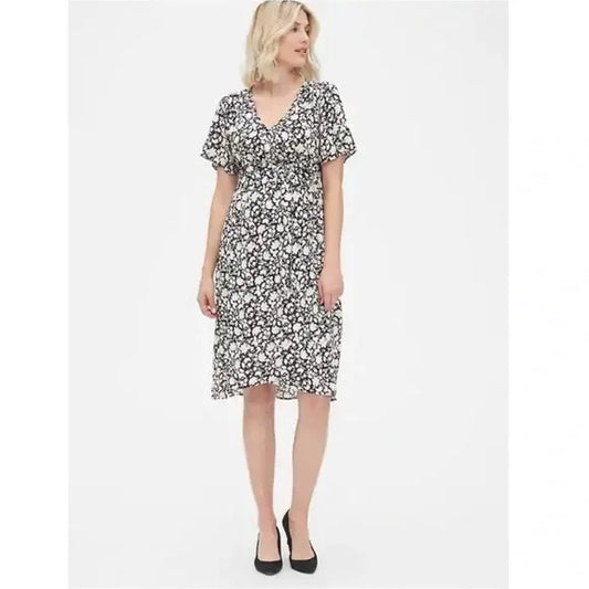 #118 | Size M | Women's Gap Floral Maternity Dress – Short Sleeve Wrap Style – Women’s Size Medium