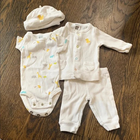 #181 - EUC Carter's Gender Neutral White Baby Outfit Set with Animal Print - Newborn