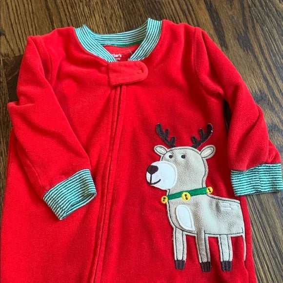#91 - Carter's Red and Green Holiday Reindeer Baby Footed Onesie Pajamas PJ (12mo)