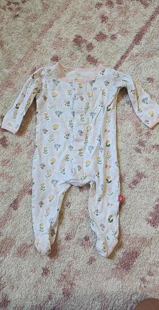 #178 Magnetic me girls pajamas size 0-3 months