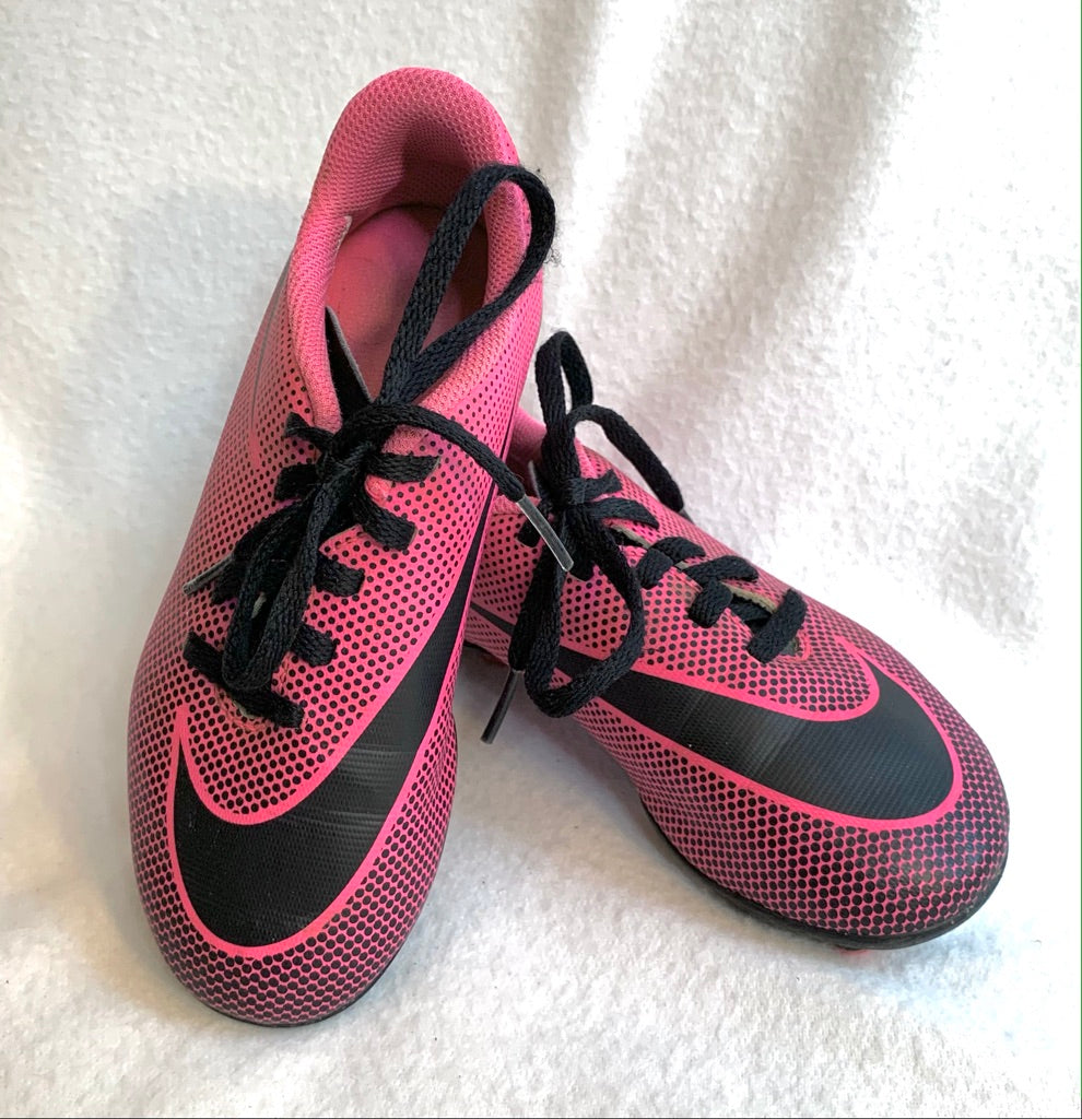 Seller #151 - REDUCED - Sports - Size 1.5Y Pink and Black Nike Soccer Cleats