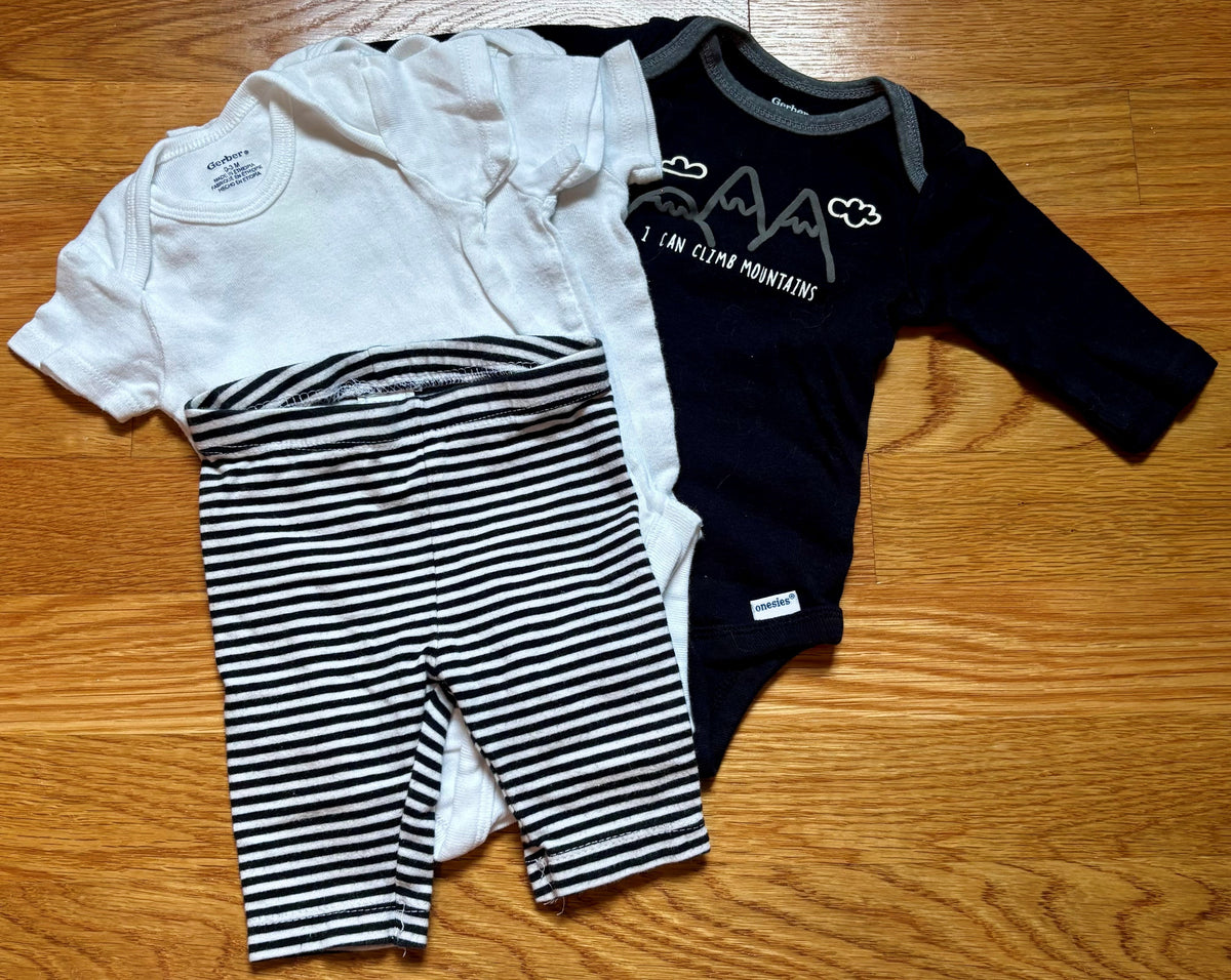 #69 Mix & Match Onesies and Pants 0-3M