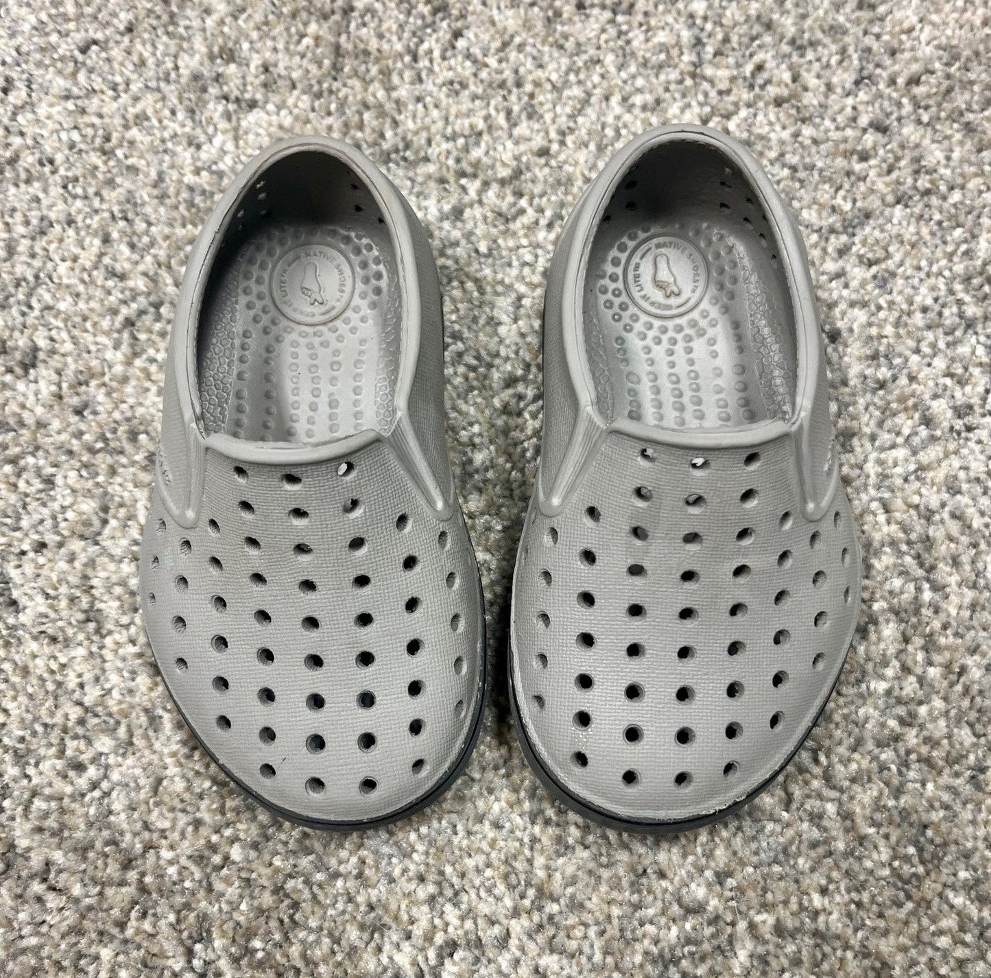 #43 Native Miles Shoes Boys or Girls C5 EUC