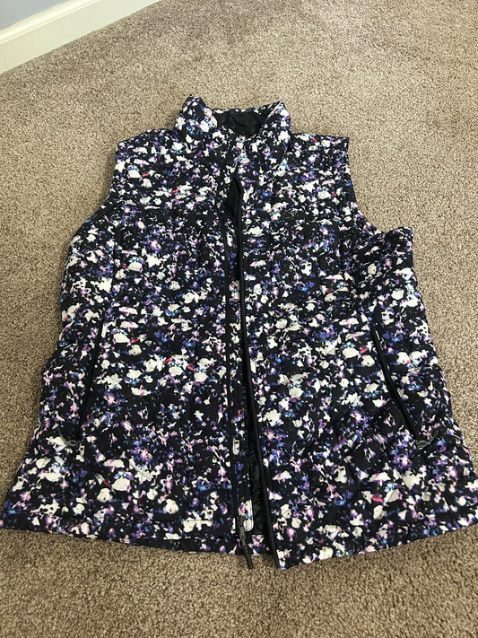 SELLER 26: North Face Vest Size Large