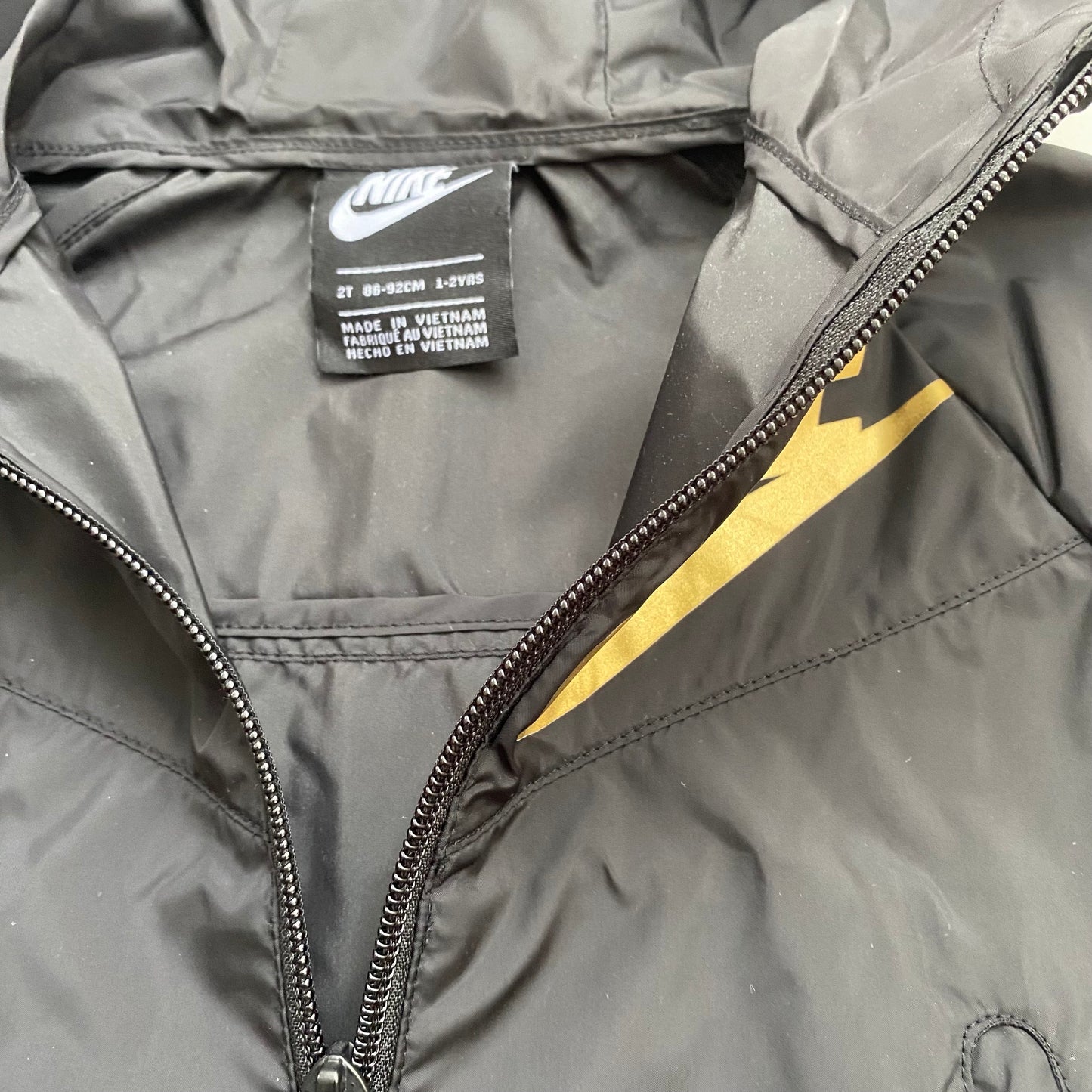 #95B NWOT Nike windbreaker, Boys 2T