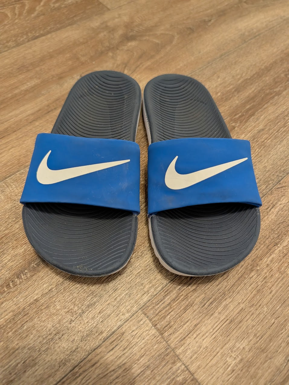 #7 Nike Slides Size 11/12