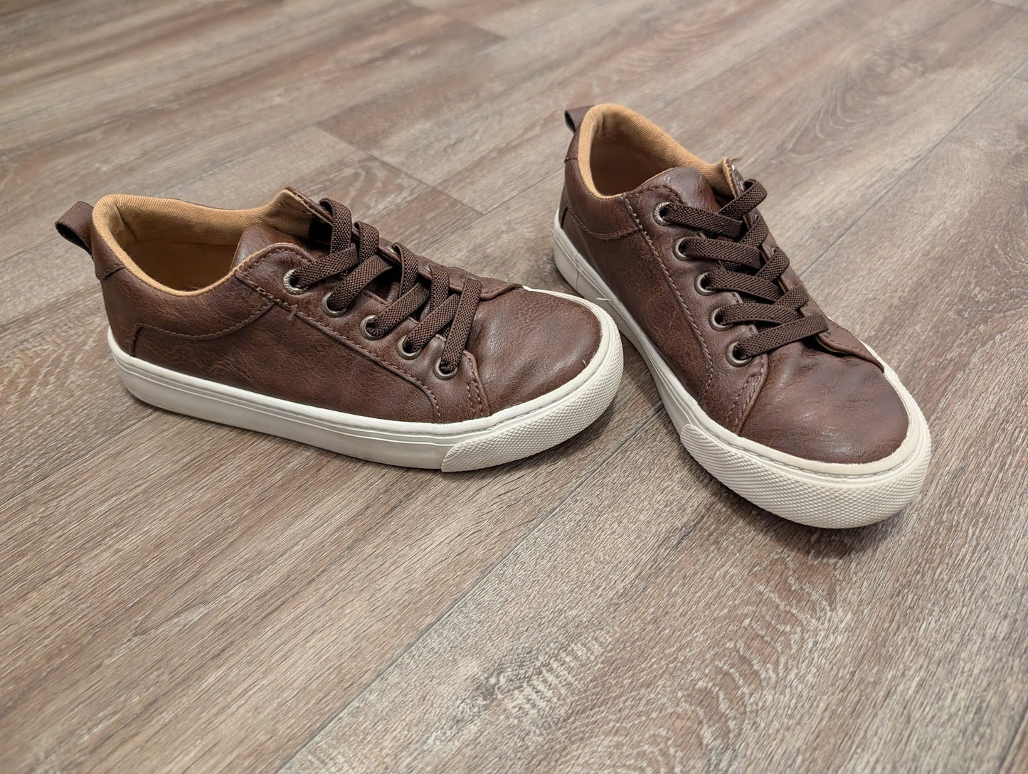 #7 Boys Old Navy Shoes Size 13