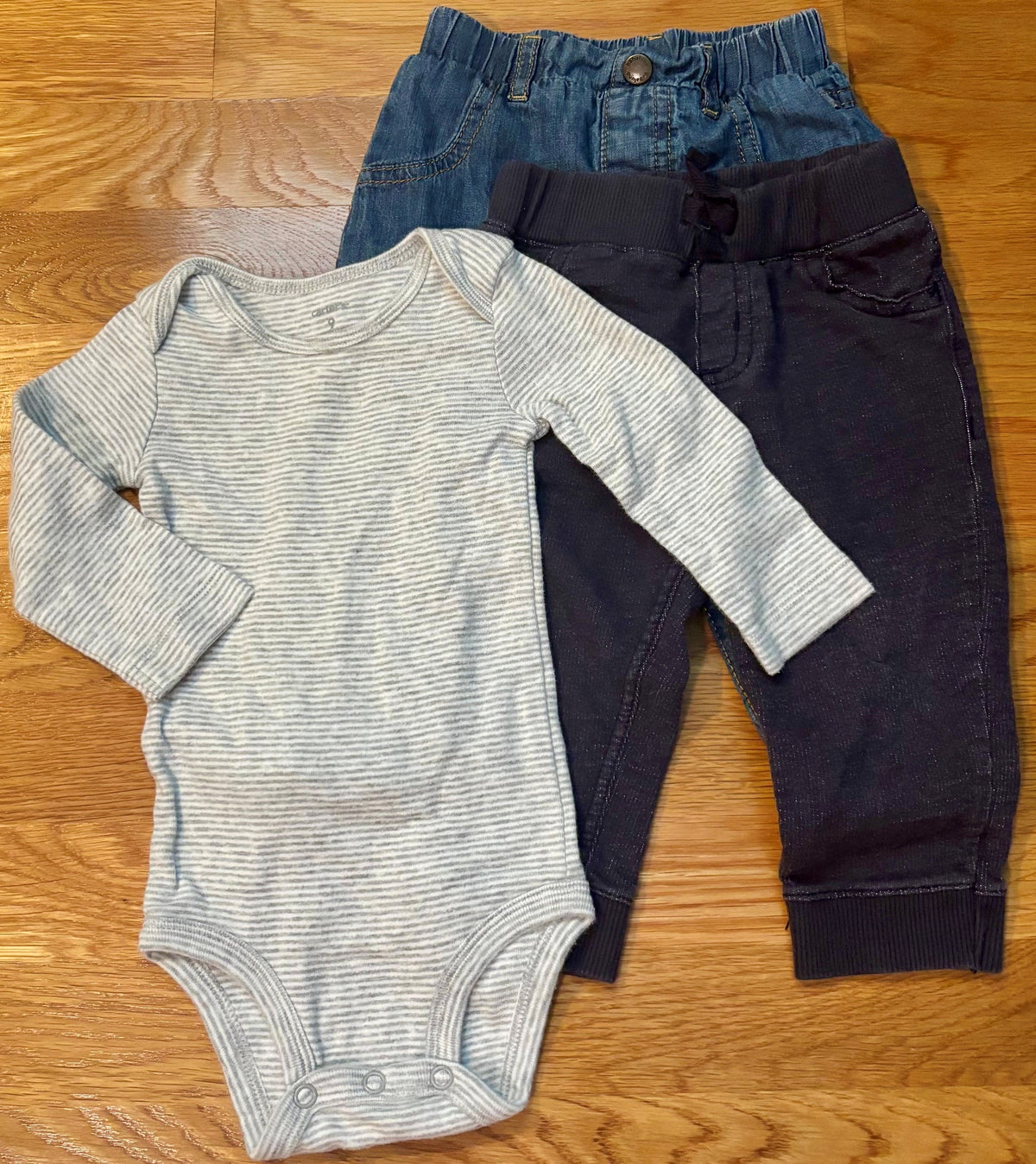 #69 Pants & Onesies Sets 9M