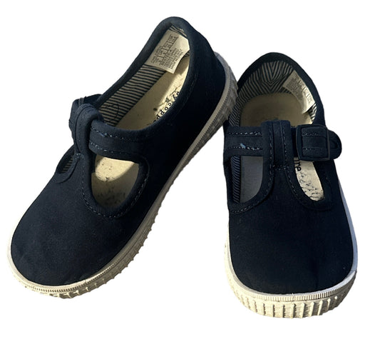 Girls Copper Key Wash n’ wear shoes size 9 Navy