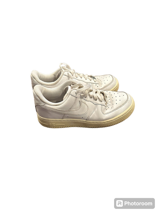208 women’s nike sneakers size 7 - REDUCED