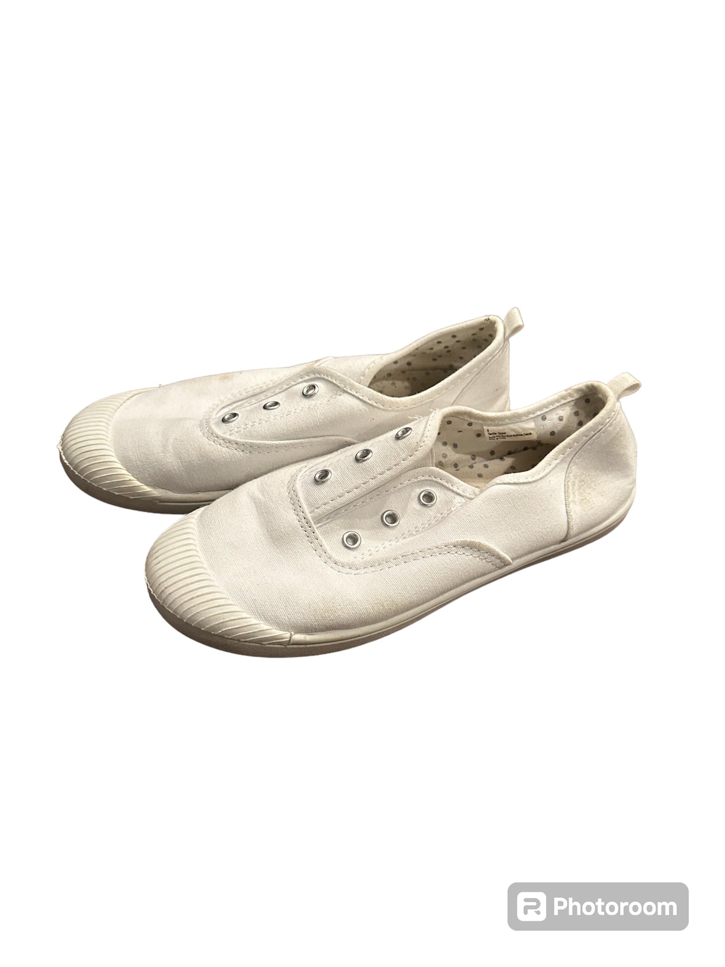 #80A women’s white shoes size 5 cat and jack