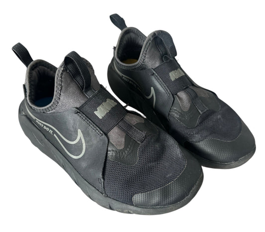 Seller #140 Boys Nike shoes size 5
