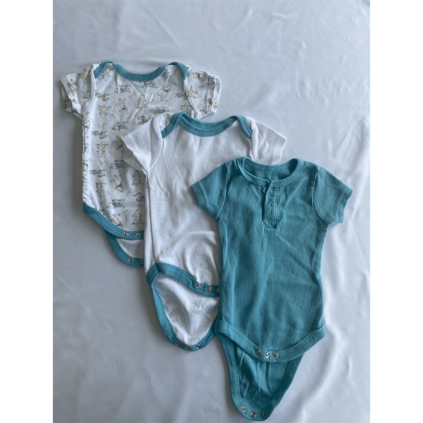 #113 Kyle & Deena 3-6 month onsie bundle gender neutral