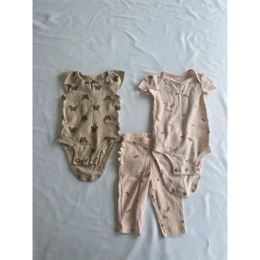#113 Carter’s girls 3 month outfit bundle