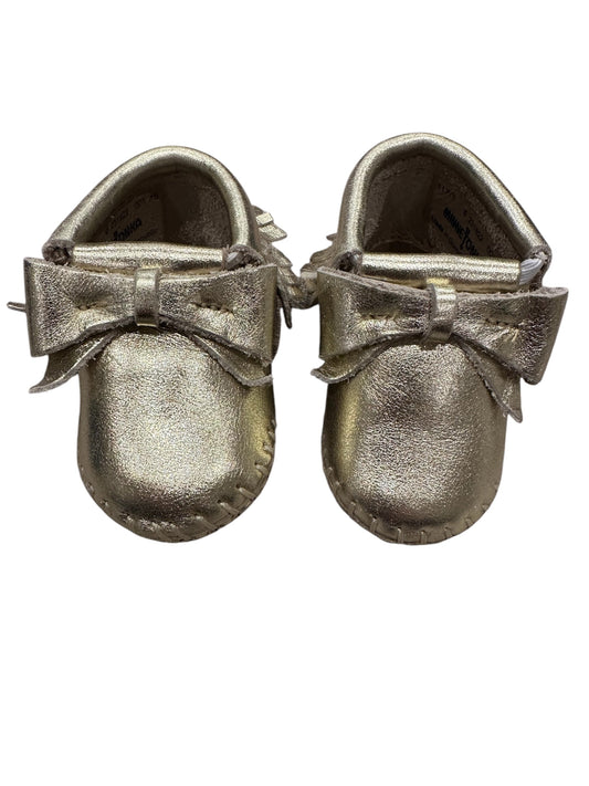 #85 Minnetonka Gold Bow Moccasins, infant girls 0