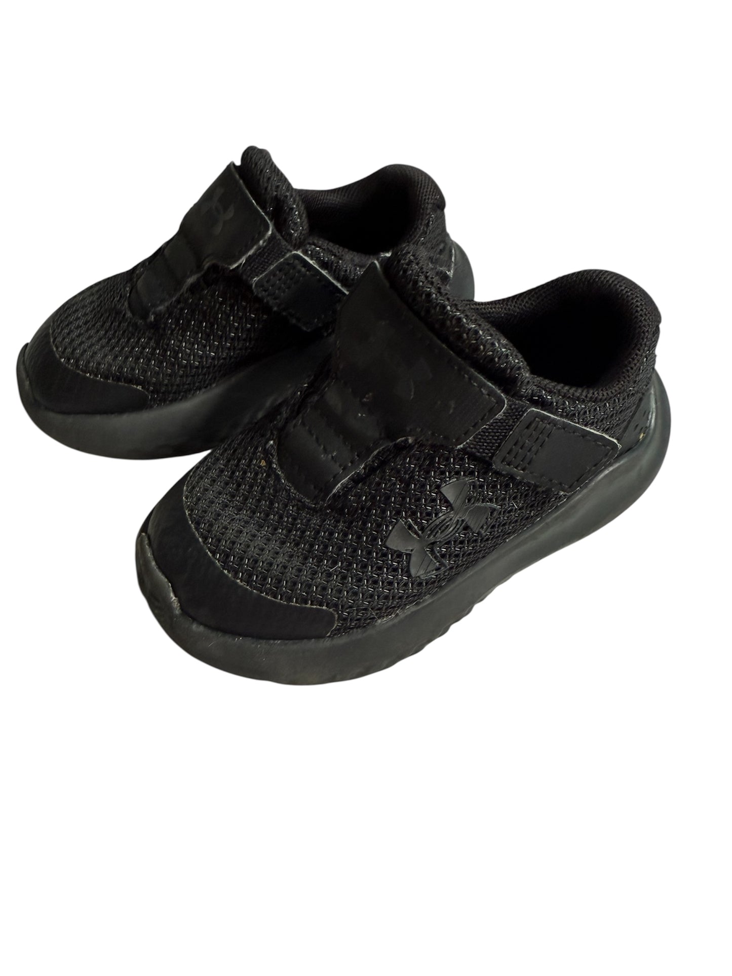 104 - Under Armour sz 5c