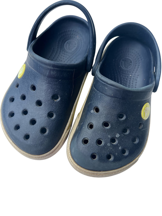 104 - Sz8/9 Crocs