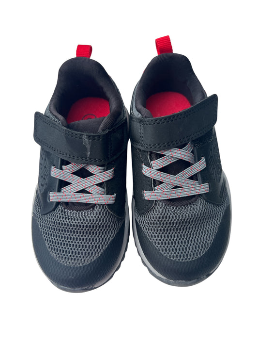 104 - Sz8 shoes