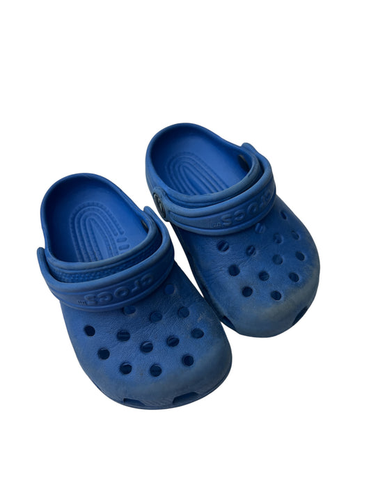 104 - Crocs sz 6/7