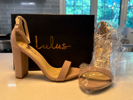 #146 - REDUCED Women’s 7 New in Box Lulu’s Blush Heals