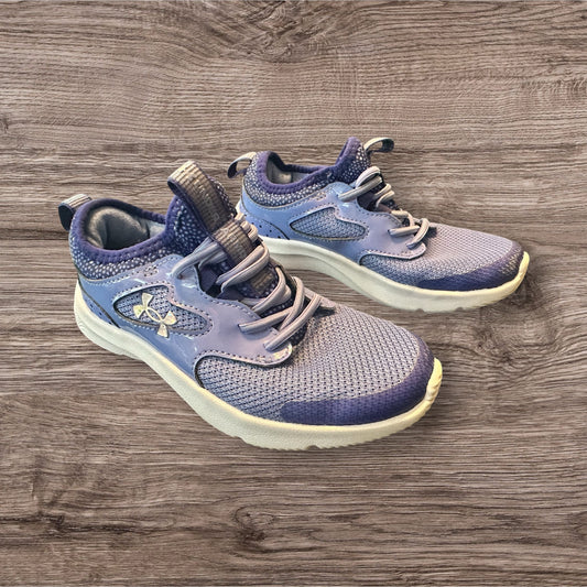 #169 Girl's Size 11 Under Armour Shoes