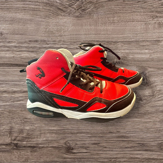 #169 Boy's Size 3.5 Shaq Shoes