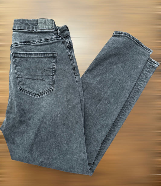 #146 - REDUCED Women's Size 4 American Eagle Black Jeans