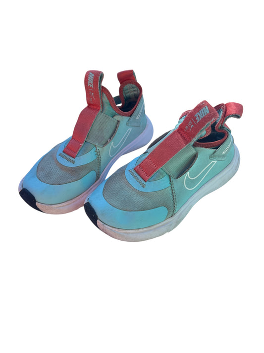 104 - Sz 11 pull on Nikes