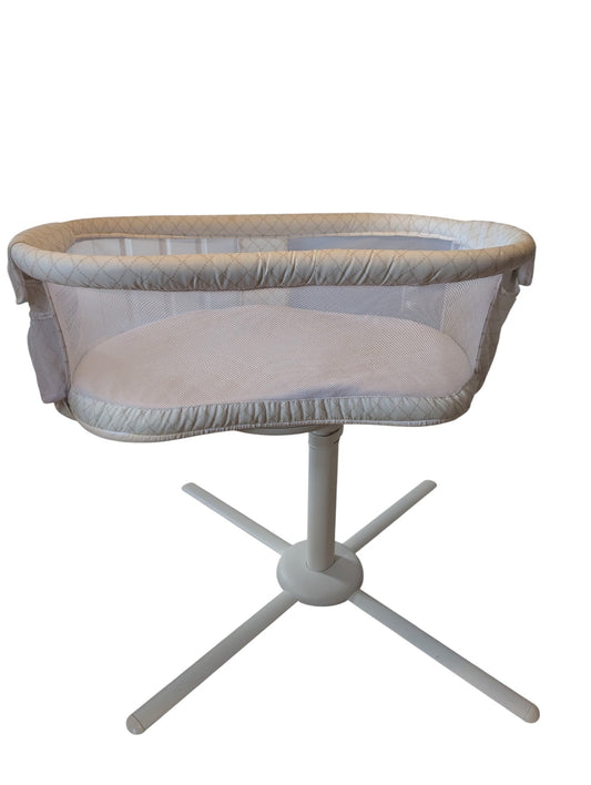 *REDUCED* 104 - Halo Bassinet GUC, minor staining on sides but nothing big