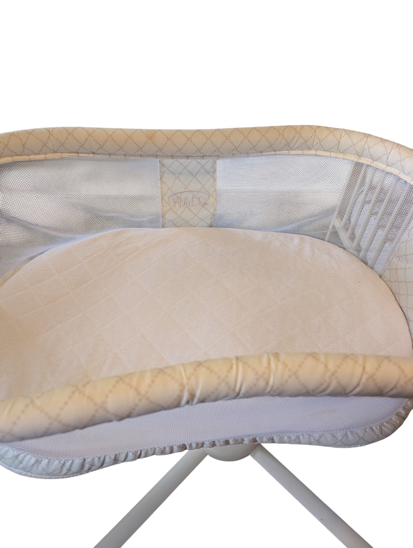 *REDUCED* 104 - Halo Bassinet GUC, minor staining on sides but nothing big